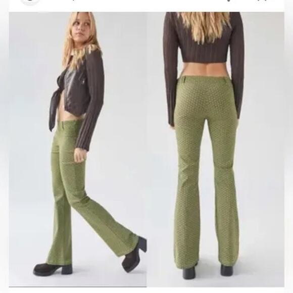 Urban Outfitters Eva Flared Leg Pants Geo Prints Low Rise Green Size 4 NWOT - Picture 2 of 4